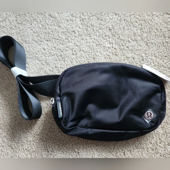 NEW Lululemon Black Crossbody Bag - Picture 1 of 5